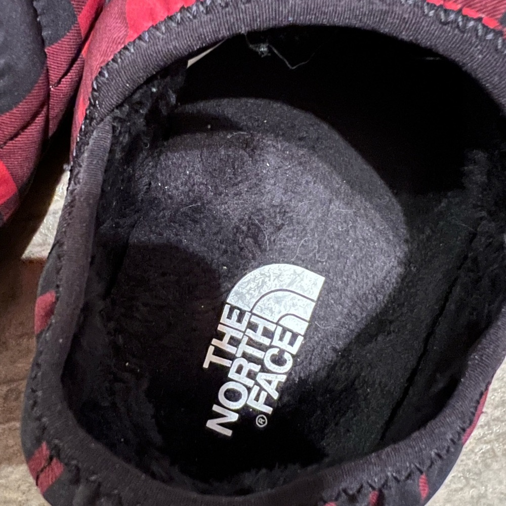 THE NORTH FACE Thermoball Traction Mules. Size 9. - Picture 3 of 5